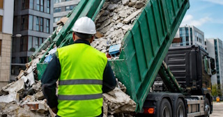 Вывоз строительного мусора в Дальнегорске: услуги лицензированной компании — ПроМусор